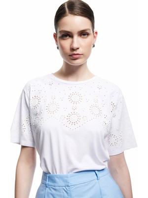 Koton Pamuklu Kısa Kollu Bisiklet Yaka Fistolu Brodeli Tişört