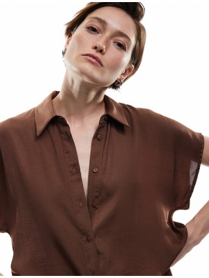 Koton Aerobin Kumaş Klasik Yaka Kolsuz Düğmeli Saten Gömlek