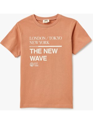 Koton Erkek Çocuk Slogan Baskılı Kısa Kollu Pamuklu Tişört Bisiklet Yaka Orta Kalınlık