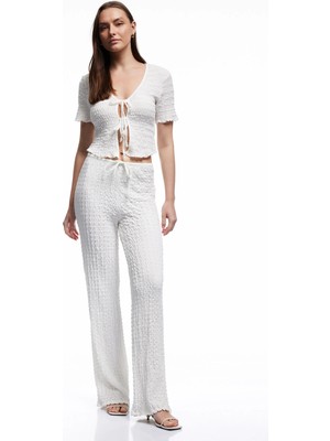 Koton V Yaka Kısa Kollu Önden Bağlamlı Fiyonk Detaylı Dokulu Crop Tişört