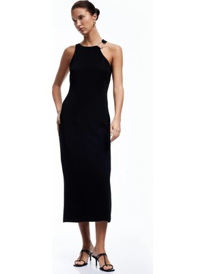 Koton Aksesuar Detaylı Kolsuz Yuvarlak Halter Yaka Krep Kumaş Uzun Elbise