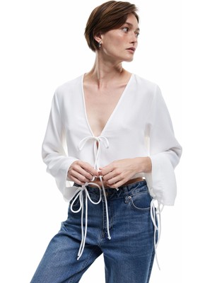 Koton V Yaka Uzun Çan Kol Önden Bağlamalı Fiyonk Detaylı Crop Bluz