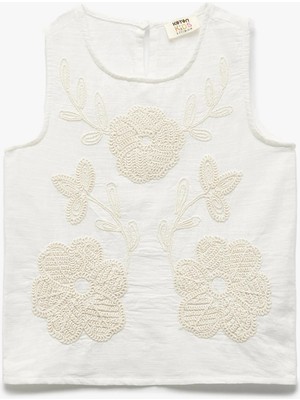 Koton Pamuklu Kolsuz Bisiklet Yaka Aplike Çiçek Detaylı Bluz