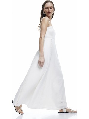 Koton x Melis Ağazat - Bol Kalıp Pamuklu Astarlı Fistolu Brodeli Kare Yaka Uzun Askılı Elbise