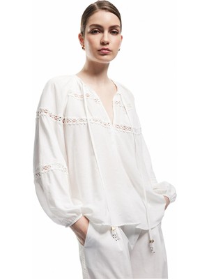 Koton x Melis Ağazat - Uzun Balon Kollu Fistolu Dantelli Yuvarlak Bağlamalı Yaka Bluz