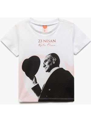 Koton Kısa Kollu Pamuklu Bisiklet Yaka Atatürk Baskılı Tişört