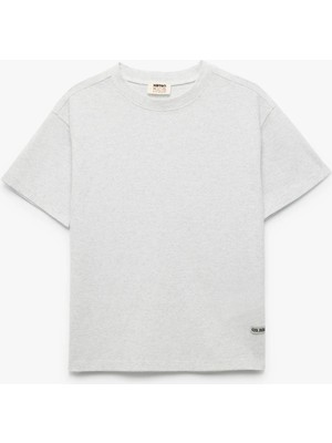 Koton Etiket Detaylı Kısa Kollu Bisiklet Yaka Dokulu Tişört