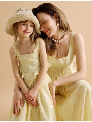 Koton Fırfır Detaylı Viskon Karışımlı Kare Yaka Askılı Crop Bluz