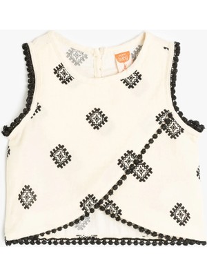 Koton Pamuklu Nakış Detaylı Kolsuz Asimetrik Crop Bluz