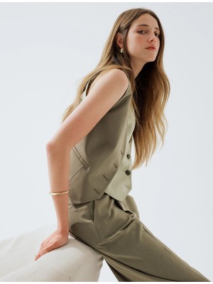 Koton Sırt Detaylı Kolsuz Düğmeli V Yaka Yelek