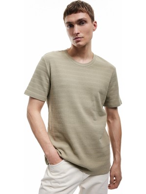 Koton Bisiklet Yaka Dokulu Kısa Kollu Pamuklu Slim Fit Tişört