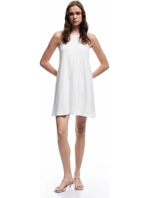 Koton Astarlı Bürümcük Kumaş Brodeli Fistolu U Yaka Kolsuz Mini Elbise