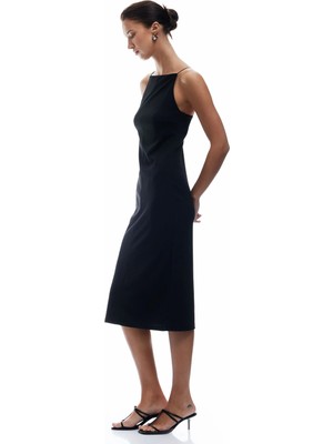 Koton Slim Fit Krep Scuba Kumaş Yırtmaçlı Ince Askılı Halter Yaka Elbise