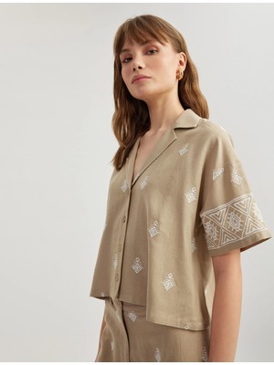 Koton Viskon Etnik Desenli Işlemeli Kısa Kollu Oversize Crop Gömlek