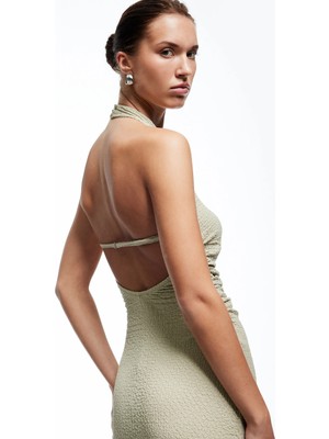 Koton Bürümcük Kumaş Drapeli Dokulu Sırt Dekolteli Halter Yaka Midi Elbise