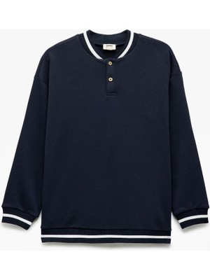 Koton Bisiklet Yaka Uzun Kollu Düğme Detaylı Lacivert Basic Oversize Okul Sweatshirt Erkek Çocuk