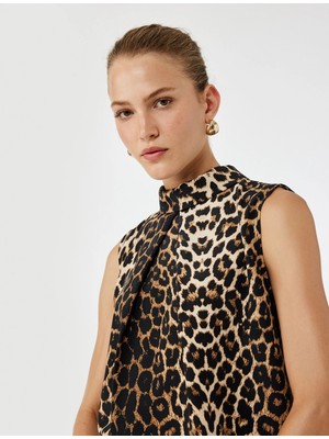 Koton Dik Yaka Kolsuz Leopar Desenli Bluz
