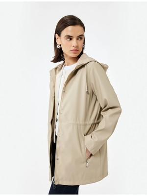 Cepli Beli Bağlamalı Uzun Kollu Fermuarlı Kapüşonlu Yağmurluk