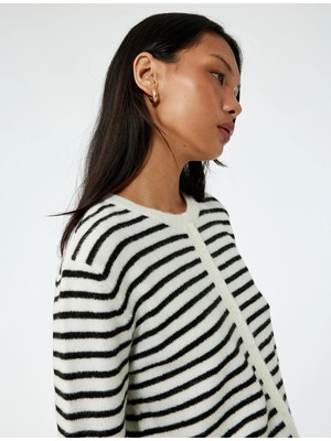 Uzun Kollu Düğmeli Bisiklet Yaka Çizgili Triko Hırka