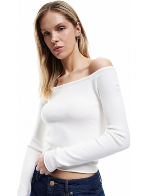 Uzun Kollu Kayık Yaka Triko Kazak