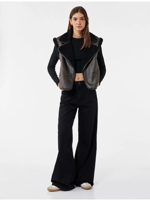 Dik Yaka Kolsuz Peluş Detaylı Yelek