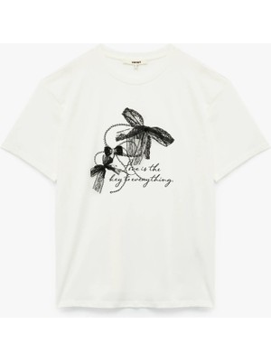 Kısa Kollu Bisiklet Yaka Pamuklu Fiyonk Detaylı Baskılı Oversize Tişört