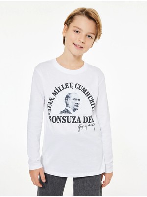 Koton Pullu Payetli Uzun Kollu Bisiklet Yaka Atatürk Baskılı Pamuklu Tişört