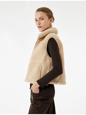 Dik Yaka Kolsuz Cepli Fermuarlı Peluş Crop Yelek