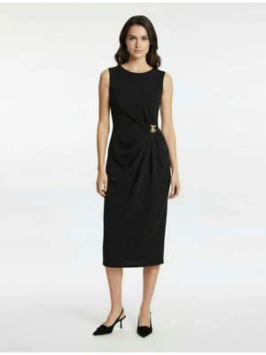 Koton Bisiklet Yaka Yırtmaçlı Kolsuz Aksesuar Detaylı Midi Boy Kalem Elbise