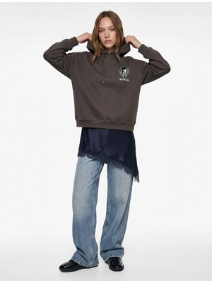 Koton Wednesday Lisanslı Kapüşonlu Arkası Baskılı Oversize Sweatshirt