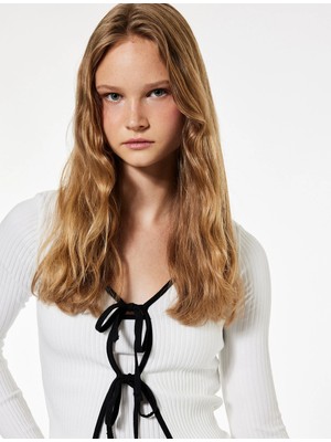 Koton Slim Fit Uzun Kollu Bağlamalı Yaka Fiyonklu Tişört