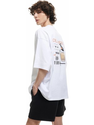 Koton Arkası Baskılı Kısa Kollu Pamuklu Bisiklet Yaka Tişört