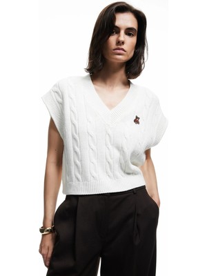 Kolsuz V Yaka Ayıcık Işleme Detaylı Saç Örgü Oversize Süveter