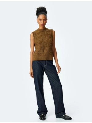 Saç Örgü Desenli Hafif Dik Yaka Süveter