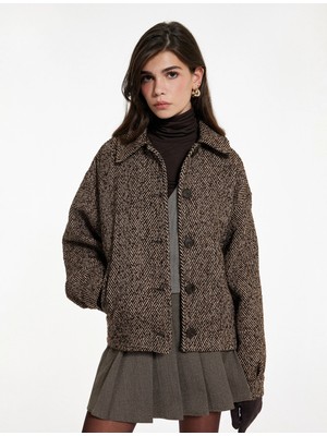 Koton x Melis Ağazat - Kısa Kaban Uzun Kollu Cepli Düğmeli Desenli