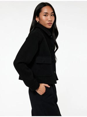 Uzun Kollu Cepli Düğmeli Kısa Kaşe Mont