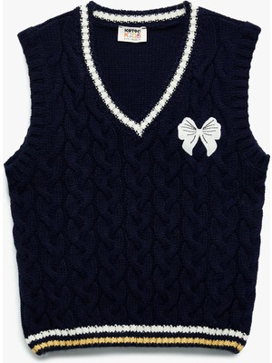 V Yaka Örgü Dokulu Fiyonk Detaylı Triko Süveter