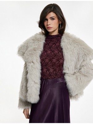 Koton Slim Fit Uzun Kollu Hafif Dik Yaka Transparan Dantelli Tişört