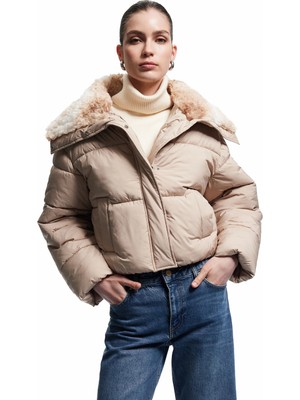 Koton Uzun Kollu Cepli Fermuarlı Su Itici Suni Kürk Yaka Detaylı Kısa Şişme Mont