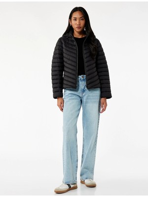 Uzun Kollu Cepli Fermuarlı Su Itici Kapüşonlu Şişme Mont