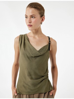 Keten Karışımlı Aksesuar Detaylı Degaje Yaka Kolsuz Bluz