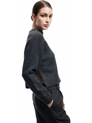 Yumuşak Dokulu Uzun Kollu Dik Yaka Basic Triko Kazak