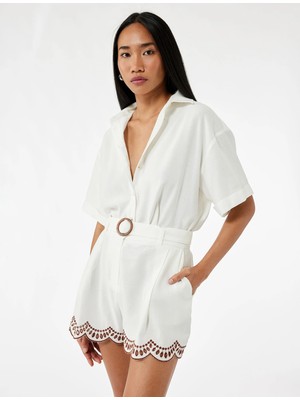 Koton x Melis Ağazat - Keten Karışımlı Kemerli Brodeli Mini Şort