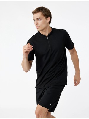 Kısa Kollu Yarım Fermuarlı Dik Yaka Spor Tişört