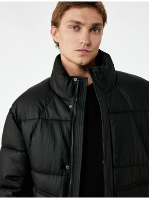 Koton Regular Fit Kapaklı Cep Detaylı Fermuarlı Uzun Kollu Dik Yaka Kışlık Şişme Mont