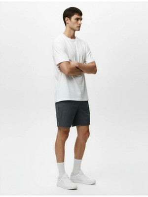 Koton Regular Fit Yırtmaçlı Dikiş Detaylı Beli Lastikli Kısa Spor Şort