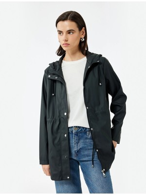 Koton Kadın Cepli Beli Bağlamalı Uzun Kollu Fermuarlı Kapüşonlu Yağmurluk 6WAK00007EW