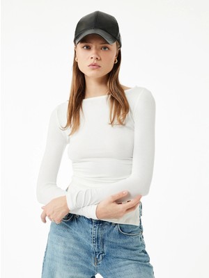 Kayık Yaka Drapeli Slim Fit Viskon Karışımlı Yırtmaçlı Uzun Kollu Tişört