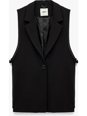 Koton Geniş Yaka Metal Aksesuar Detaylı Düğmeli Kolsuz Yelek