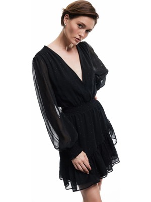 Uzun Kollu Kruvaze Yaka Dokulu Katlı Gipeli Şifon Mini Elbise